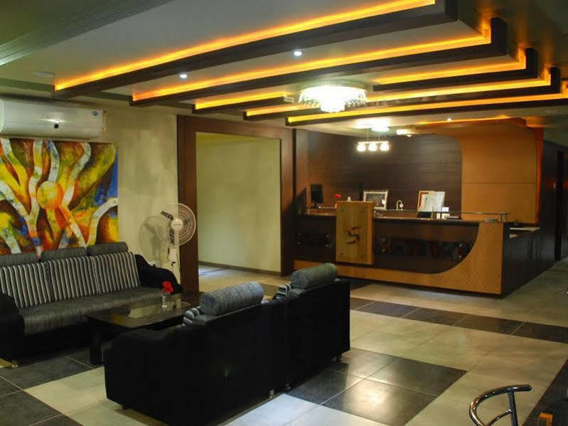 Oyo 4161 Hotel Shailly Inn Ahmedabad Exteriör bild