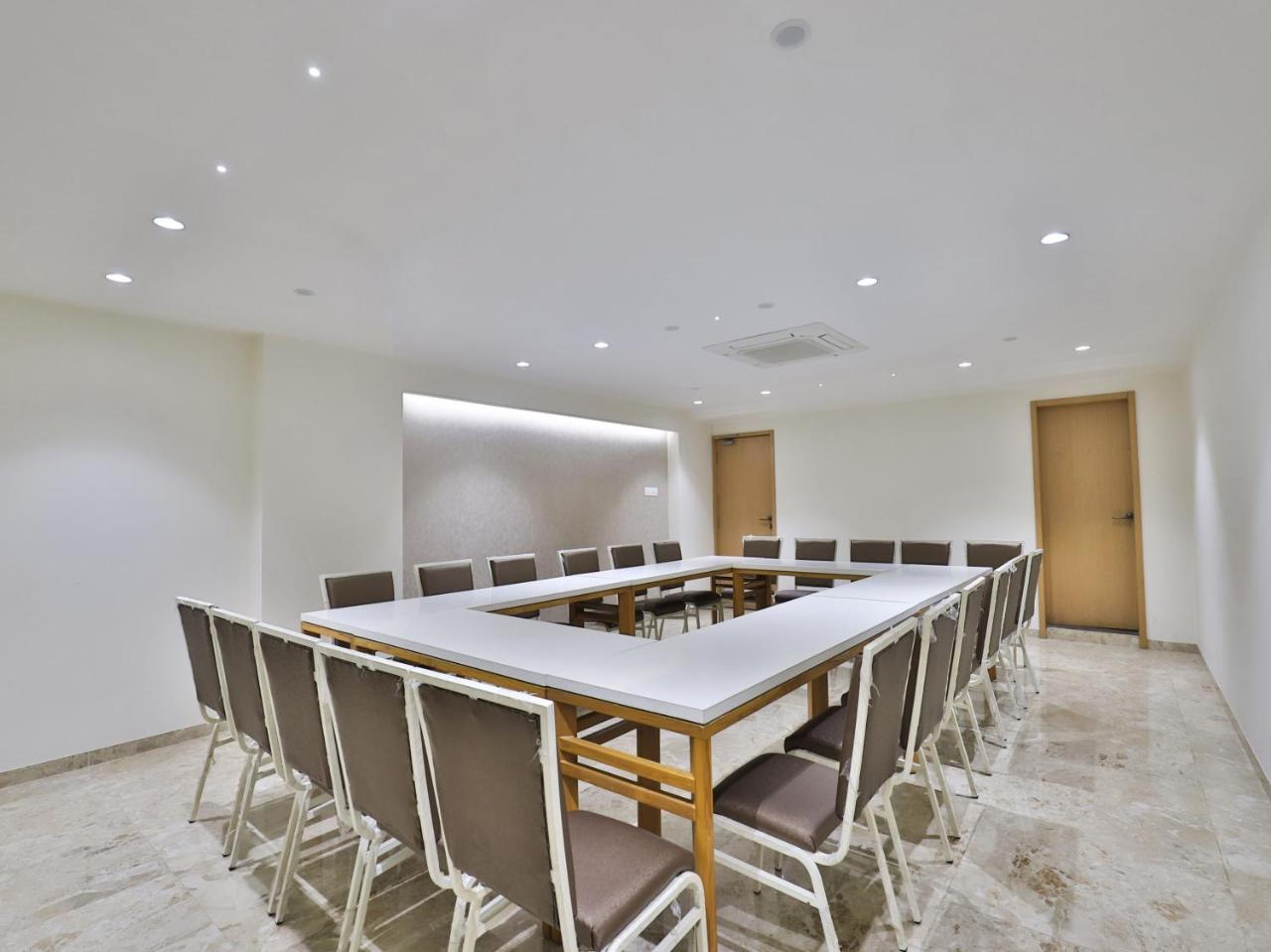 Oyo 4161 Hotel Shailly Inn Ahmedabad Exteriör bild
