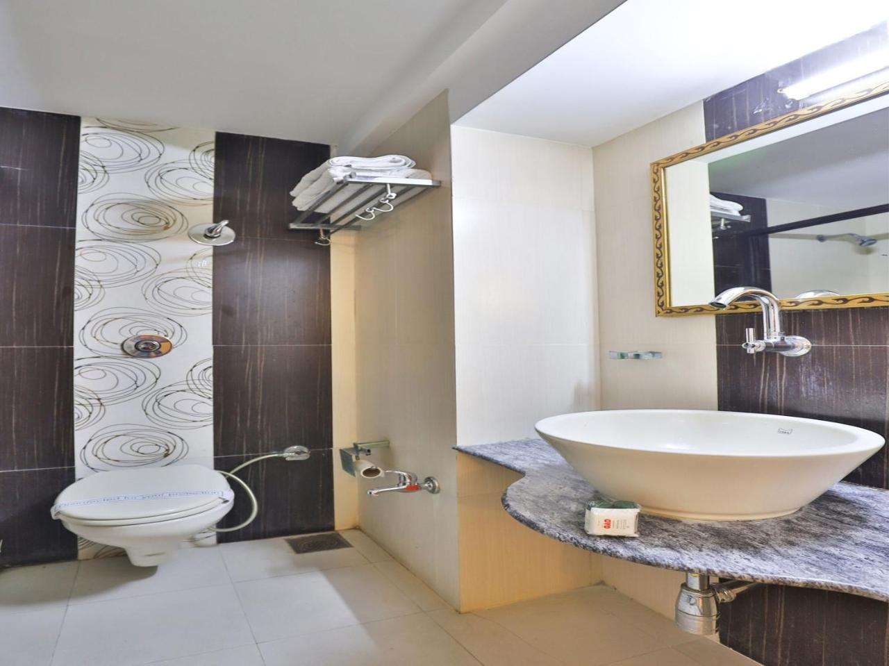 Oyo 4161 Hotel Shailly Inn Ahmedabad Exteriör bild